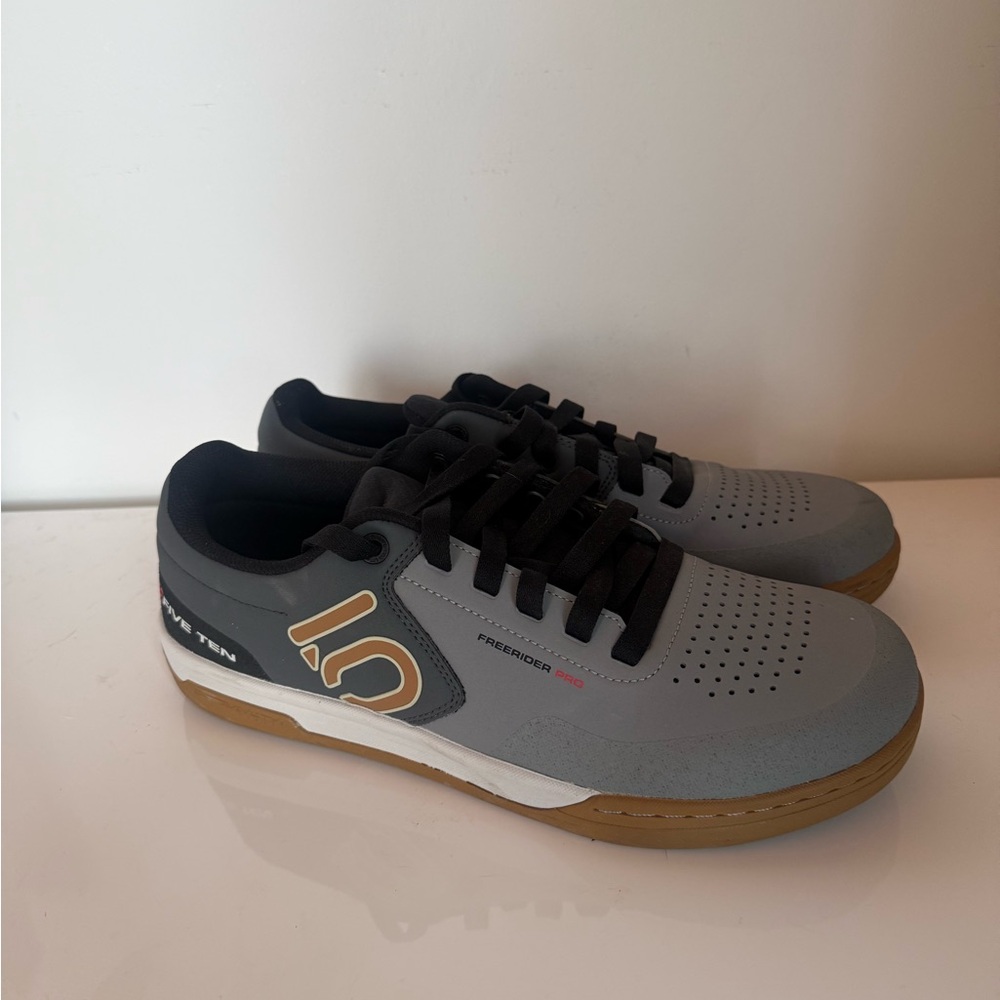 Freerider Pro Men’s Gray/Faux Gum Bike Shoes